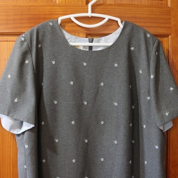Talbots Gray Embroidered Floral Shift Dress Plus Size 20W Elegant Flowy Chic - Picture 2 of 16